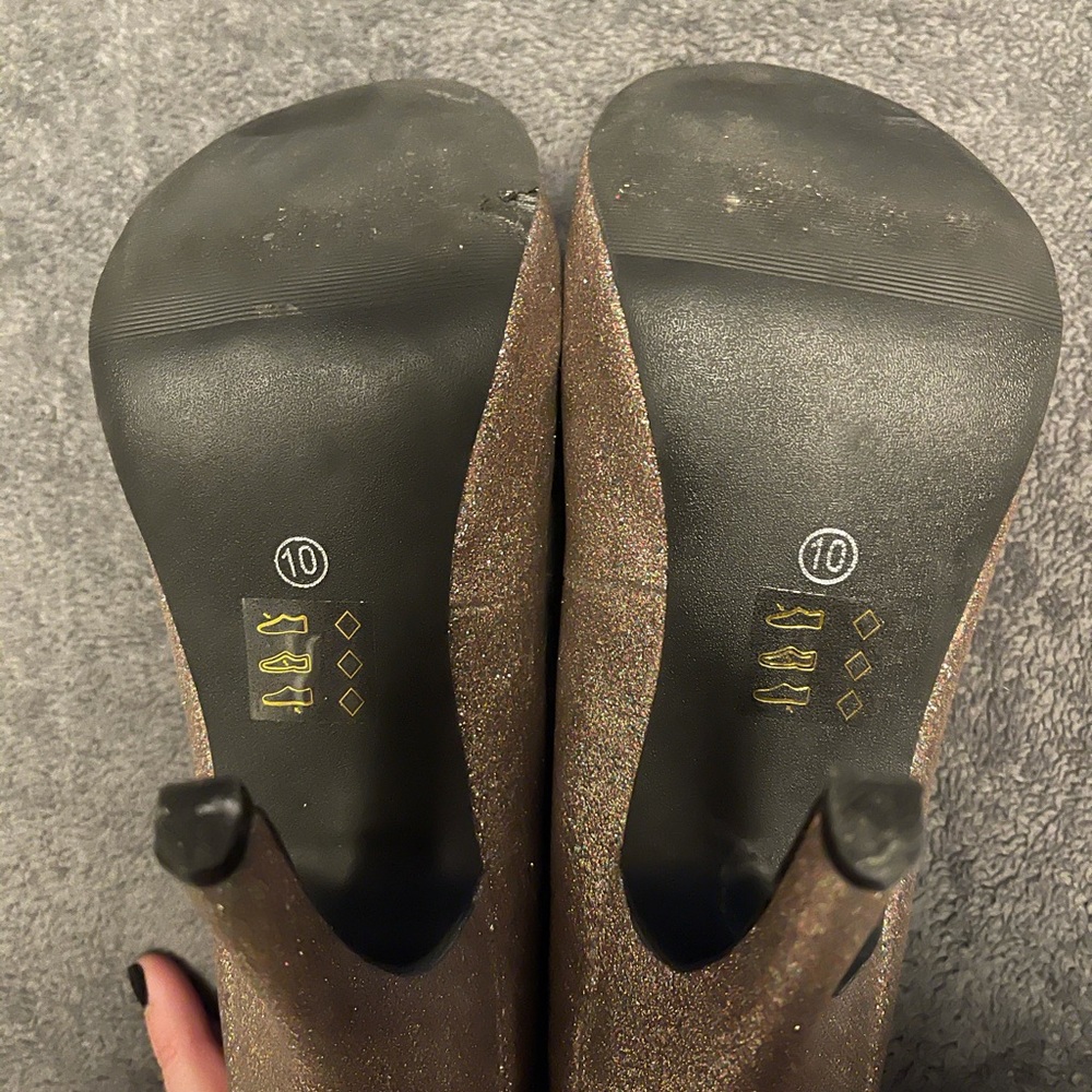 Shoes/heels - Picture 3 of 9